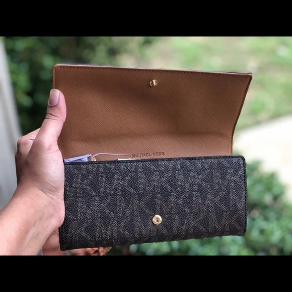 MICHAEL KORS JET SET TRAVEL PVC FLAP WALLET